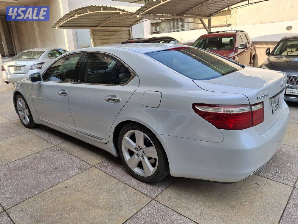 لكزس LS460   أزرق  بحري 2007 فل اوبشن ابواب شفط1