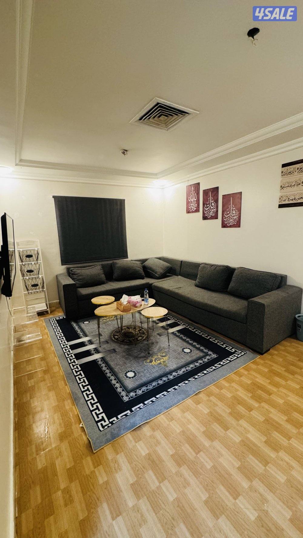 شقه للإيجار حولي شيء مرتب و نظيف فاضي وخلو مساحات كبيرة استلام فوري0