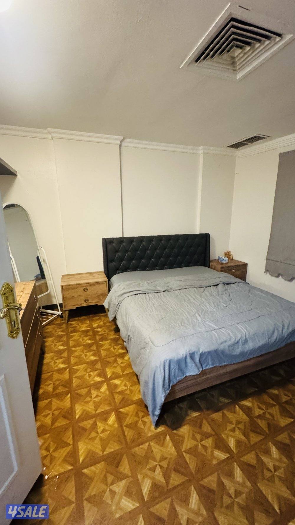 شقه للإيجار حولي شيء مرتب و نظيف فاضي وخلو مساحات كبيرة استلام فوري5