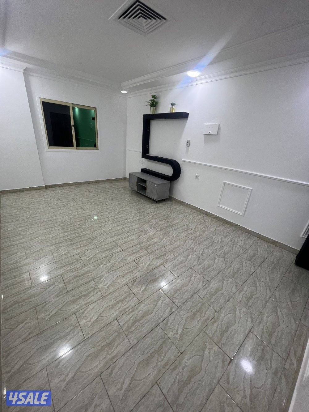 شقه للإيجار حولي شيء مرتب و نظيف فاضي وخلو مساحات كبيرة استلام فوري7