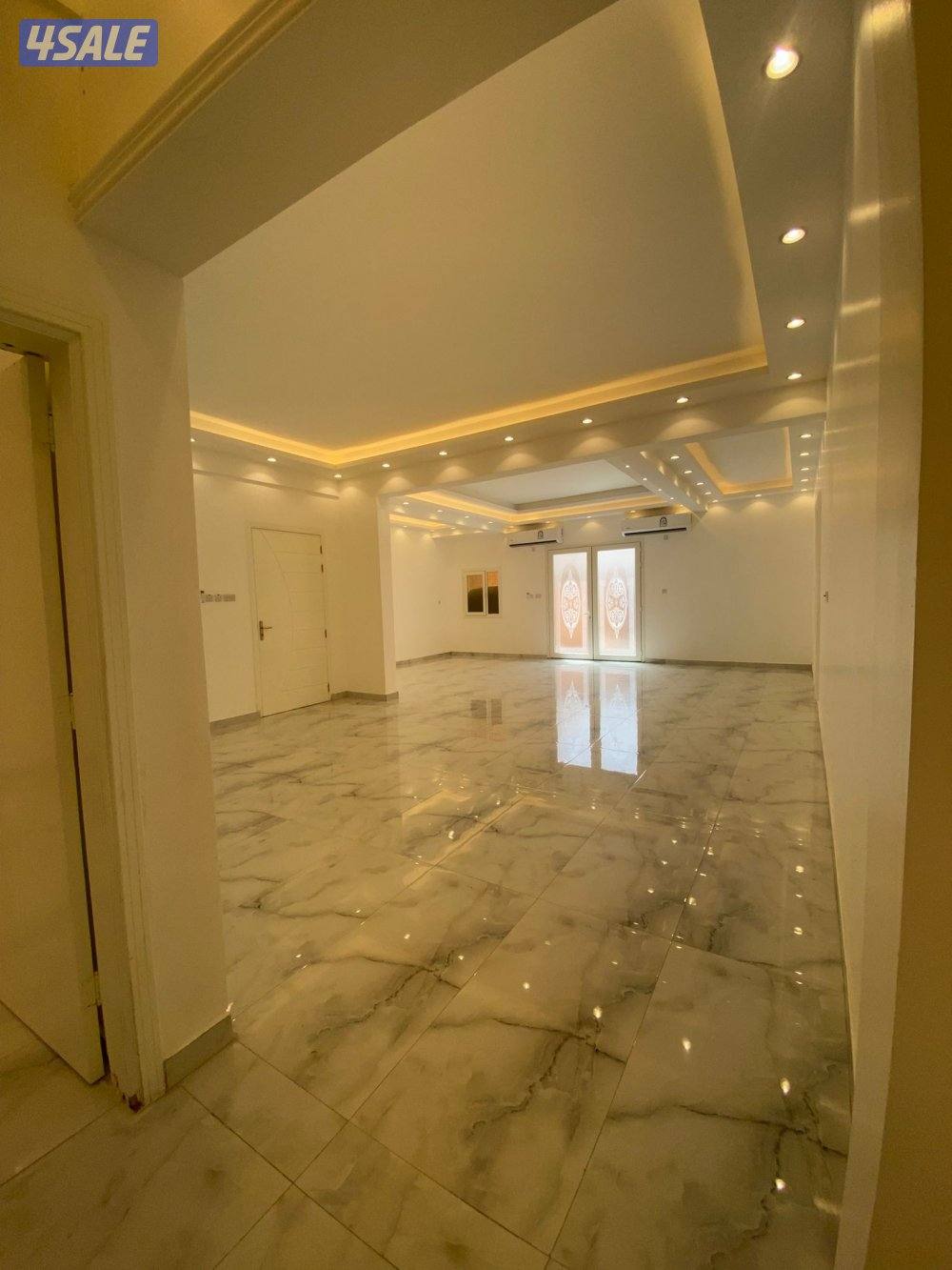 للبيع بالمنقف قسيمه شارع واحد دورين تسليم فوري0