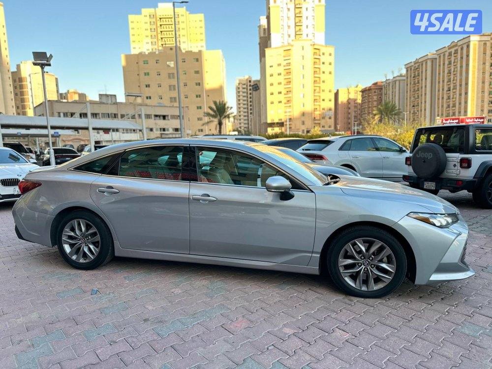 للبيع . تويوتا . افالون XLE . م 2019 .3