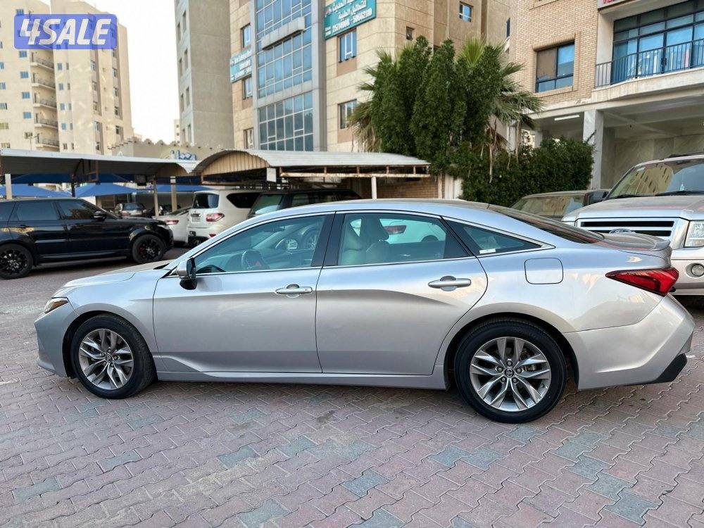 للبيع . تويوتا . افالون XLE . م 2019 .4