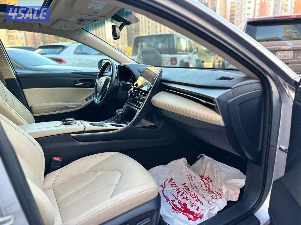 للبيع . تويوتا . افالون XLE . م 2019 .8