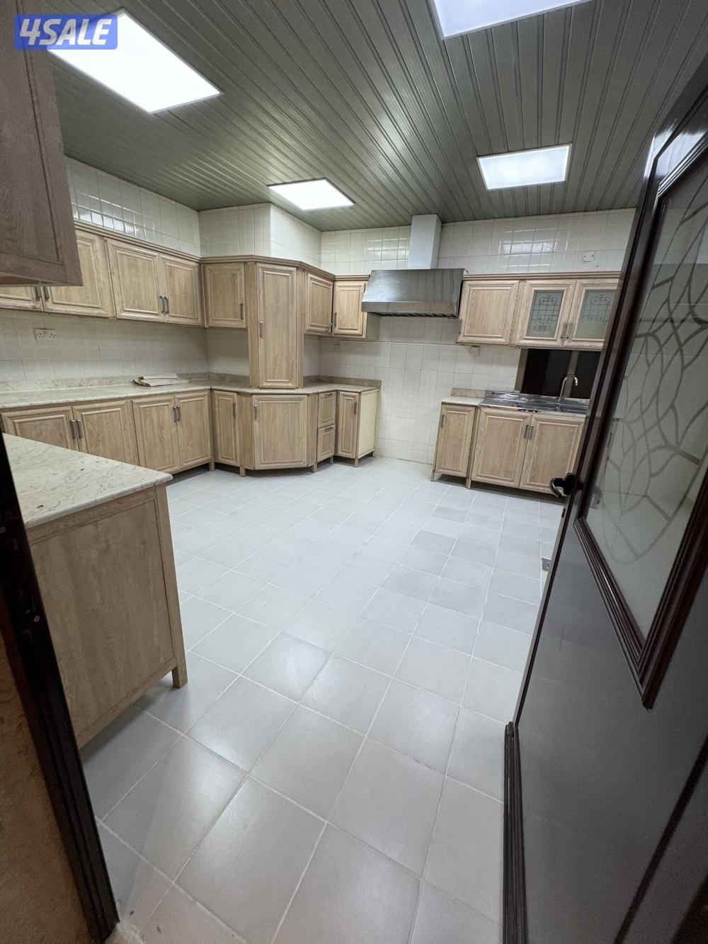 لإيجار شقه ارضيه بالعقيلة قطعه 23