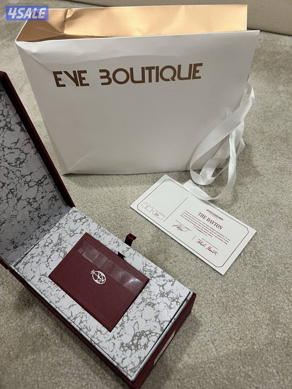 للبيغ نظاره مميزه جدا سعرها بالبوتيك سبعمائه دينار جديده عيره مستعمله0