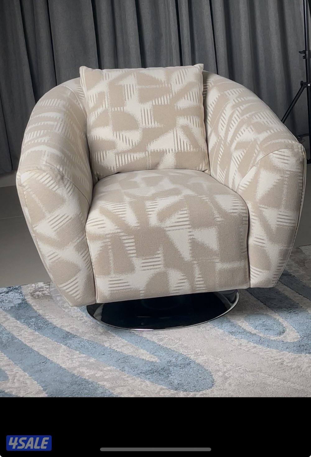 كرسي فاخر من هوم سنتر - استخدام شهر واحد فقط كديكور1