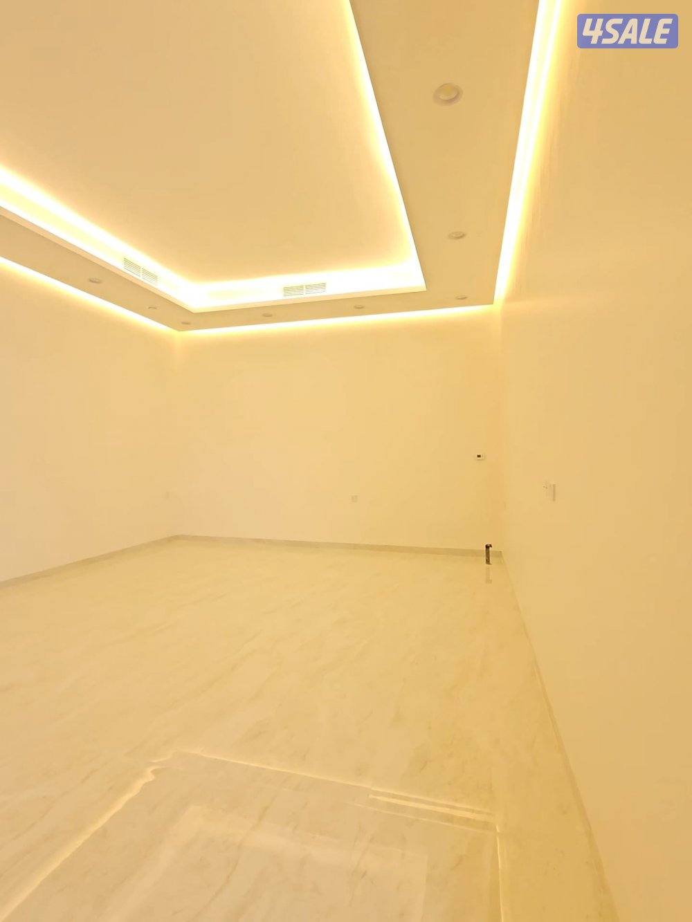 قسيمة بالمطلاع 3 ادوار وربع درجين مصعدين اول ساكن1