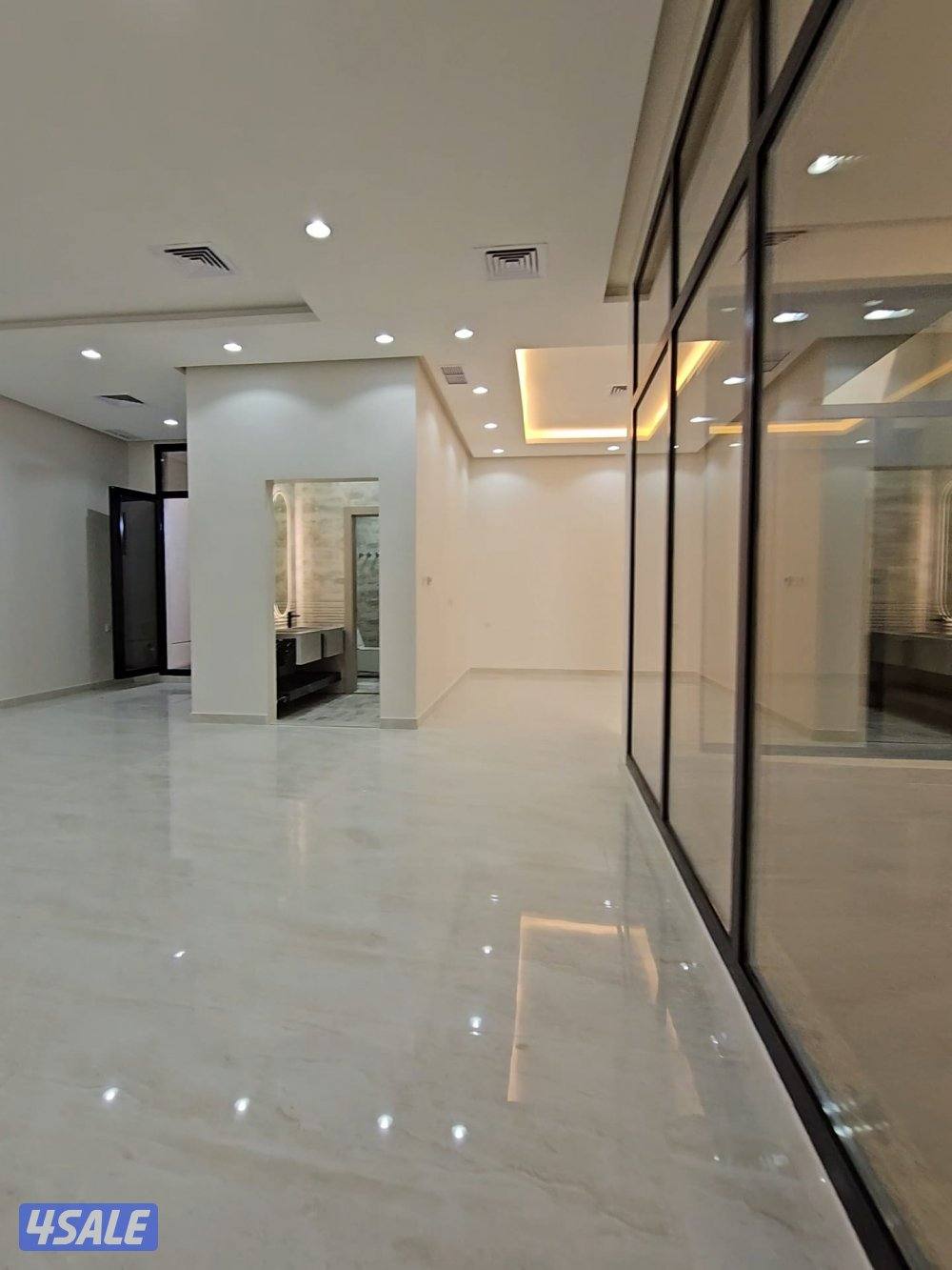 قسيمة بالمطلاع 3 ادوار وربع درجين مصعدين اول ساكن3