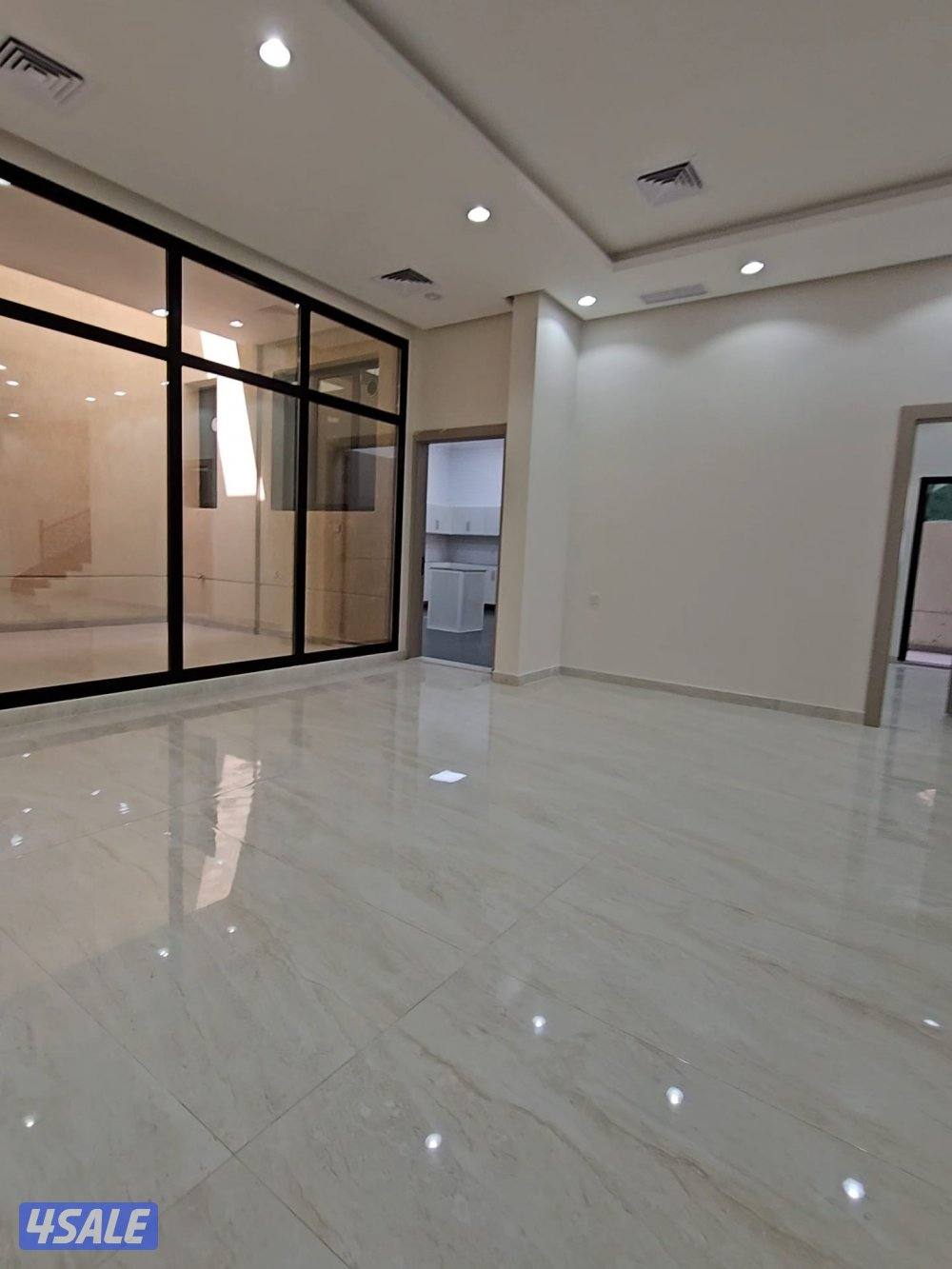 قسيمة بالمطلاع 3 ادوار وربع درجين مصعدين اول ساكن6