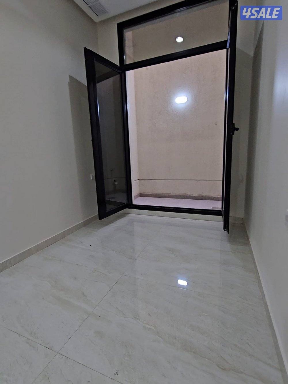 قسيمة بالمطلاع 3 ادوار وربع درجين مصعدين اول ساكن10