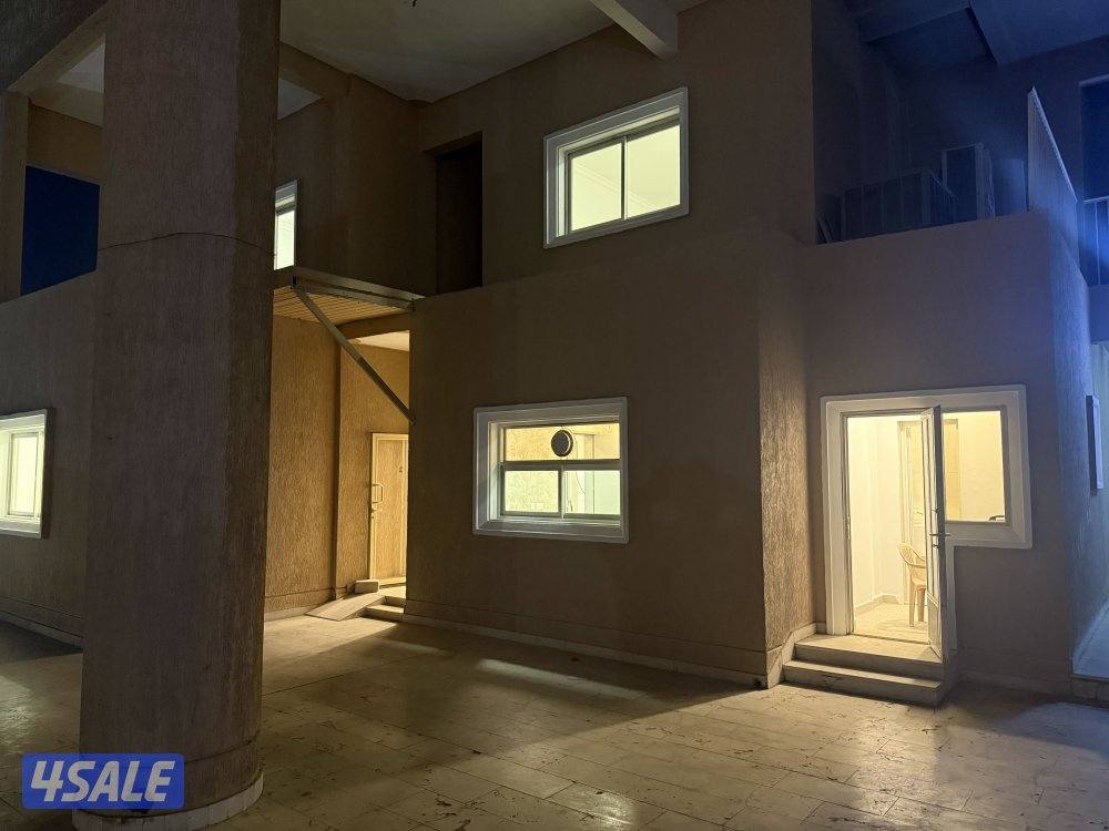 للإيجار شقق كبار جداً10