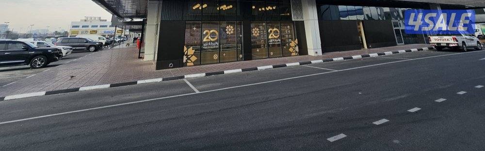 للإيجار محل فرصه ممتازه مساحة وسعر موقع ومجمع مشهور في الشويخ0