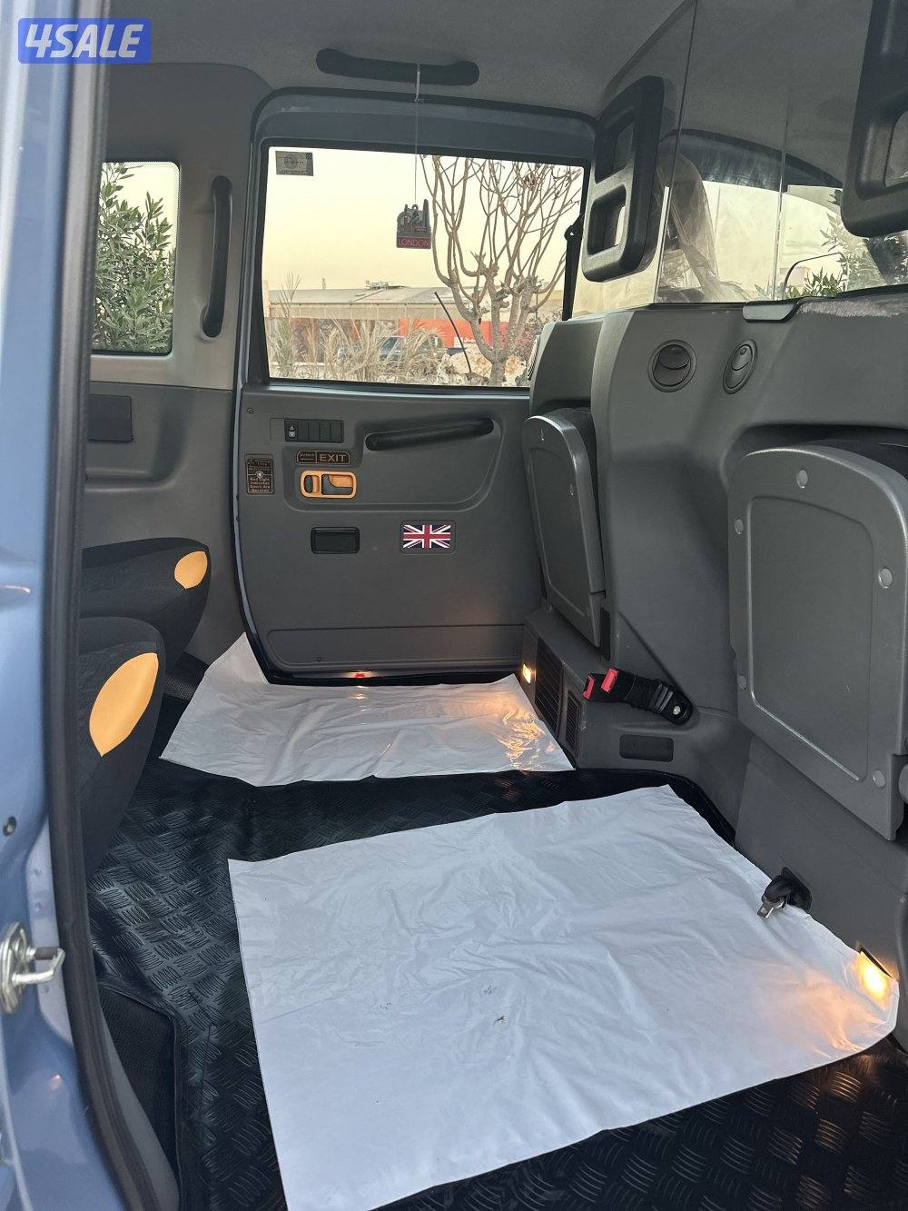 للبيع LONDON TAXI موديل 2011 وارد الزياني كامل المواصفات ماشي 19 فقط7