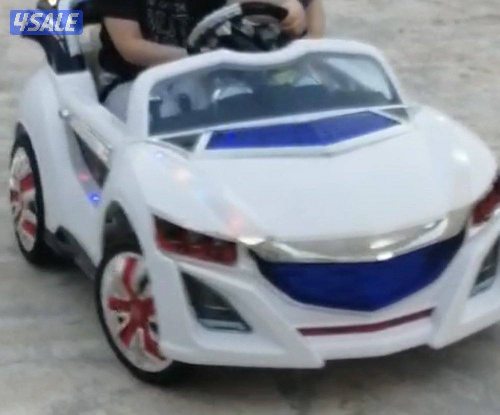 سيارة اطفال شحن عمر ٣ الى ٧ سنوات بحالة ممتازة مع اصوات موسيقى وانوار3