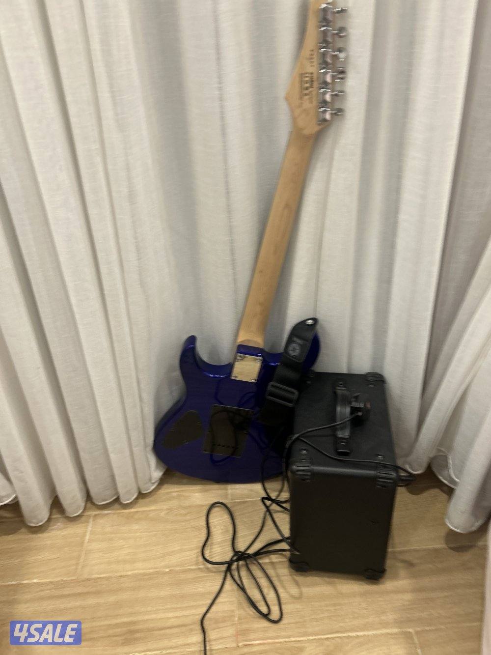 Guitar and amp including picks and straps1