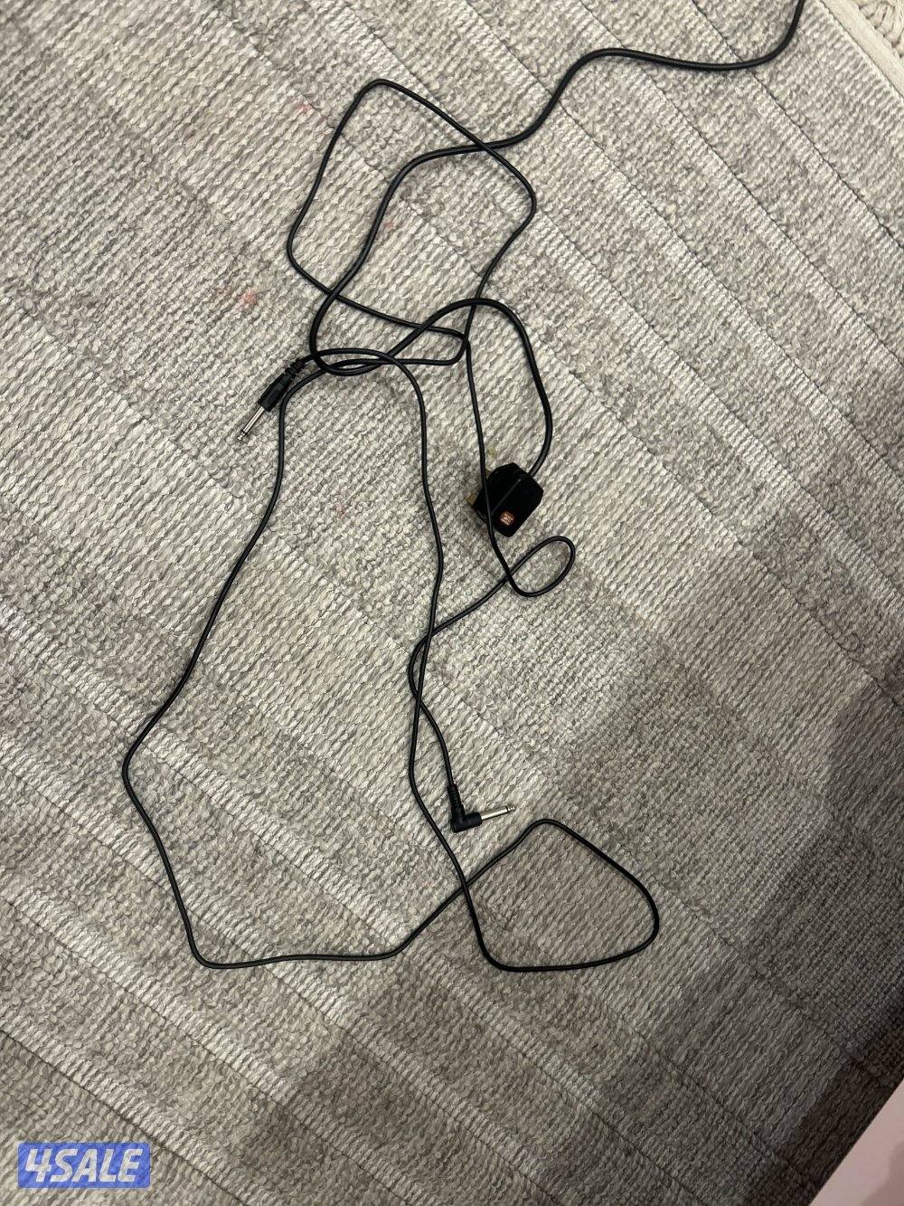 Guitar and amp including picks and straps3