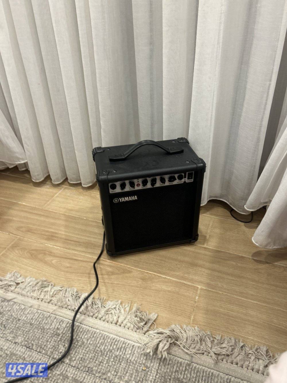 Guitar and amp including picks and straps4