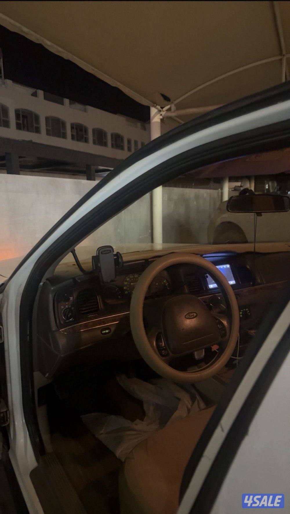 للبيع سياره فورد موديل 20001