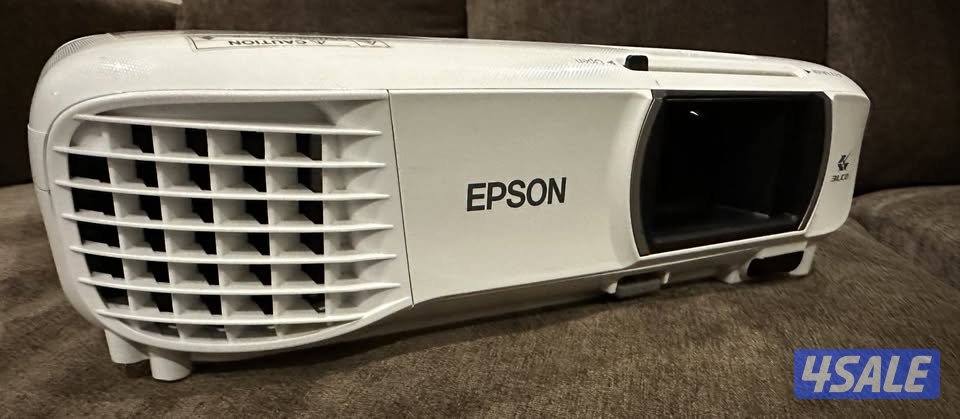 بروجكتر أبسون  هوم سينيما ١٠٨٠  فل اتش دي ويلس و كروم كاست الجهاز نطيف0