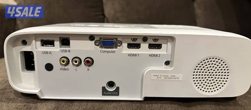 بروجكتر أبسون  هوم سينيما ١٠٨٠  فل اتش دي ويلس و كروم كاست الجهاز نطيف1