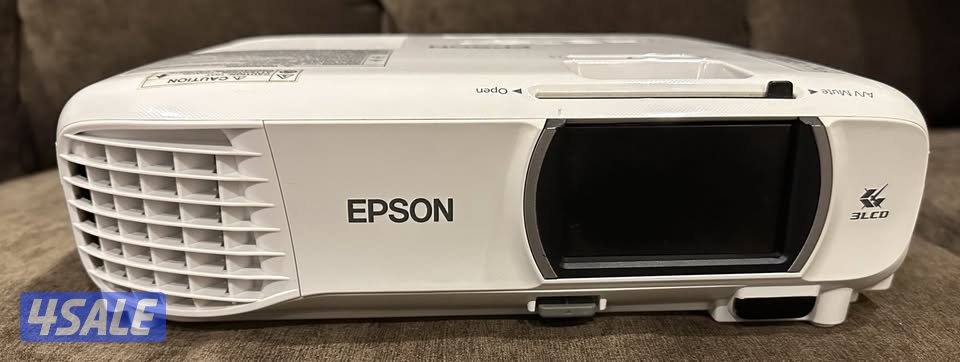 بروجكتر أبسون  هوم سينيما ١٠٨٠  فل اتش دي ويلس و كروم كاست الجهاز نطيف2