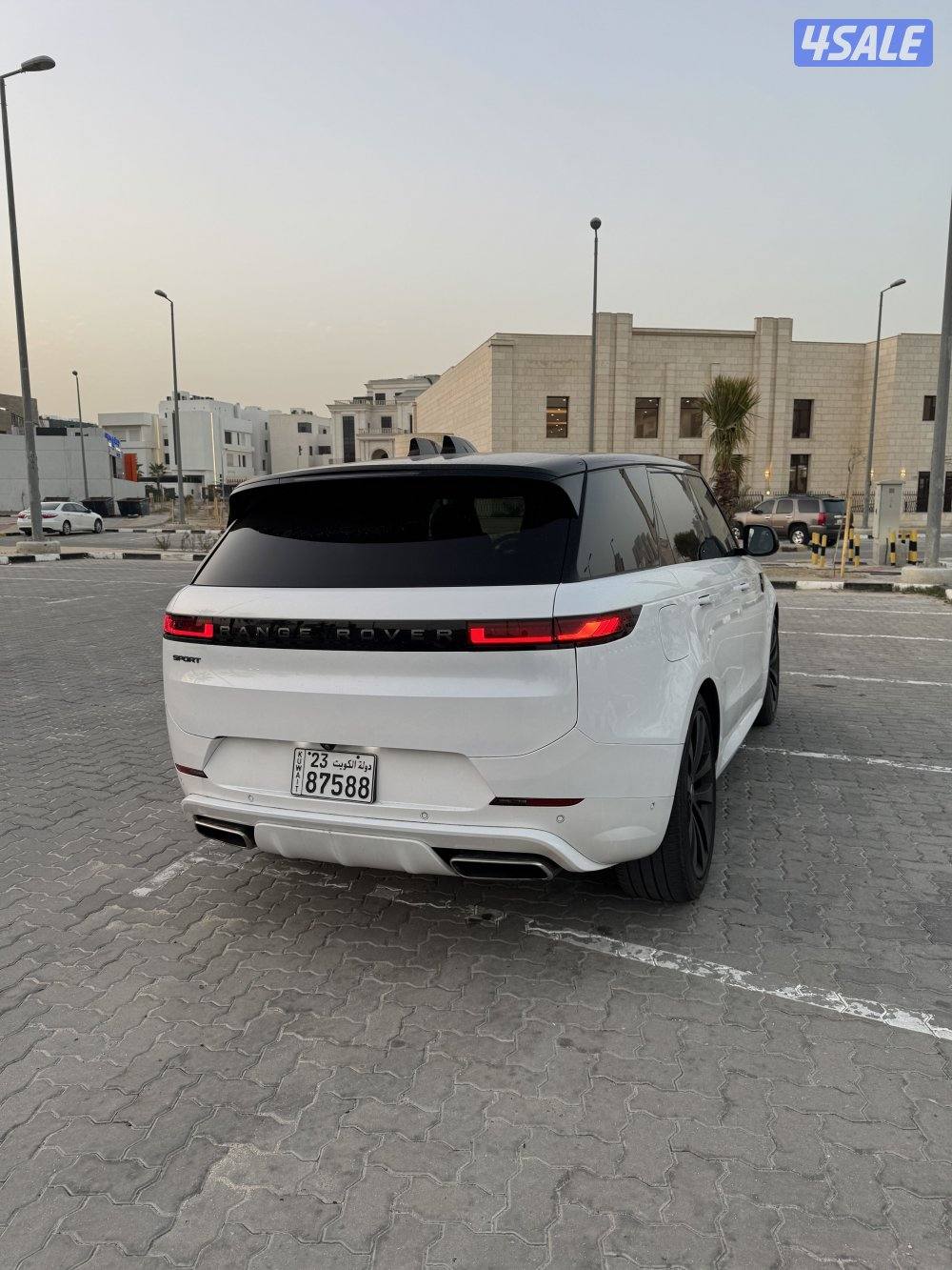 Range Rover sport se dynamic black addition P4007