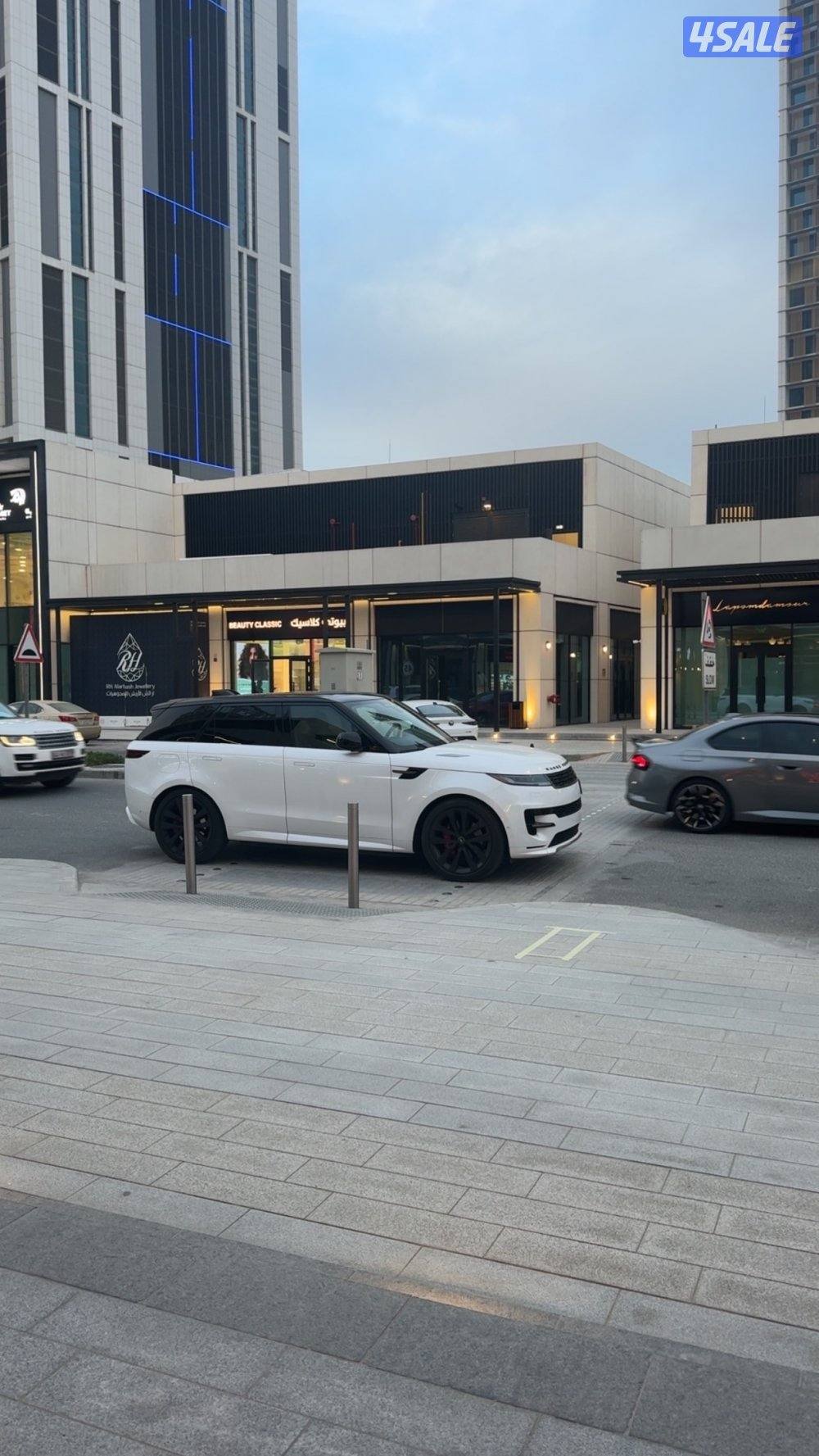 Range Rover sport se dynamic black addition P4008