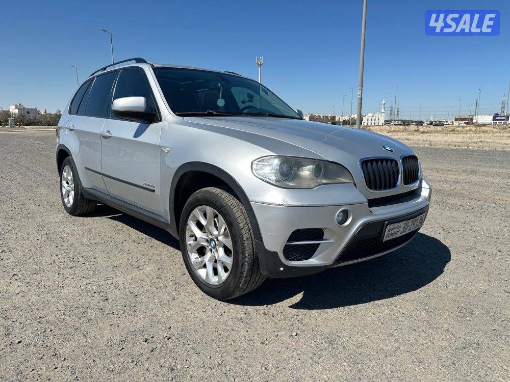 بي ام X5 موديل ٢٠١٣ بحالة ممتازة0