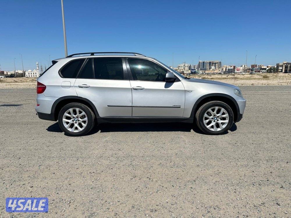 بي ام X5 موديل ٢٠١٣ بحالة ممتازة1