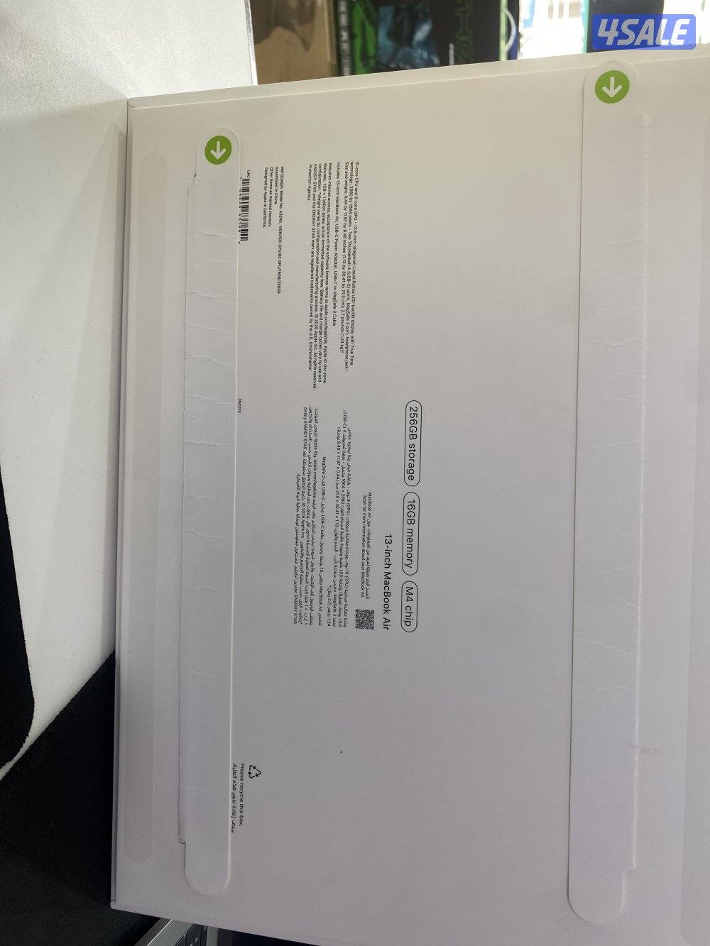 Macbook air m4 like new 13 inch midnight one week used only0