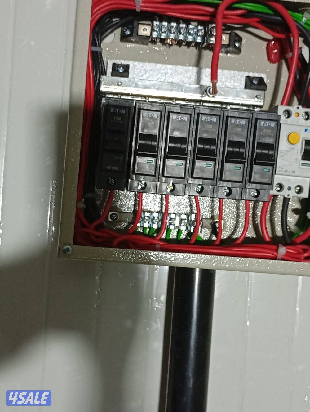 فنى كهربائى خدمه فوريه ٢٤ فى مكان داخل الكويت الحبيبه3