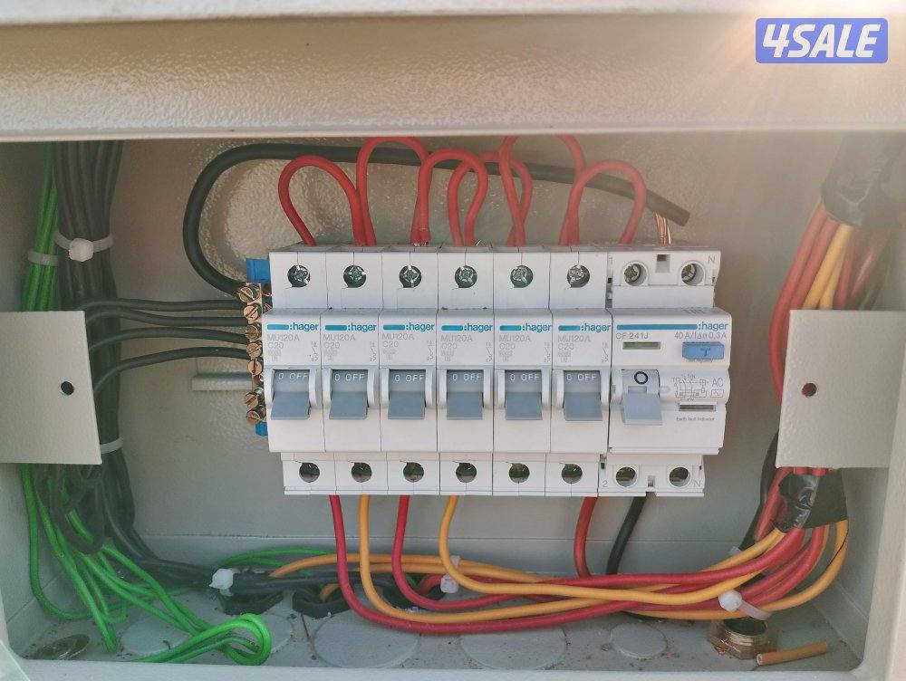 فنى كهربائى خدمه فوريه ٢٤ فى مكان داخل الكويت الحبيبه8