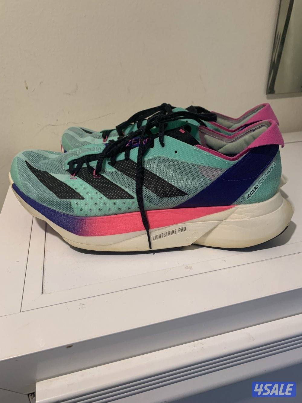 اديداس للمشي والجري نظيف الوزن ريشه اصلي السعر 171