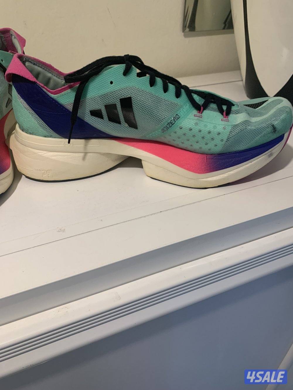 اديداس للمشي والجري نظيف الوزن ريشه اصلي السعر 172