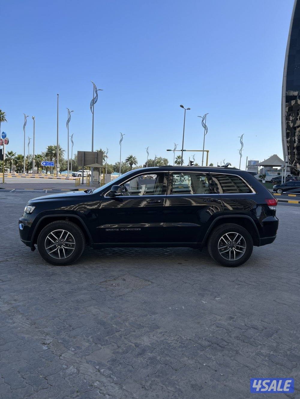للبيع جراند شيروكي بحالة ممتازة15