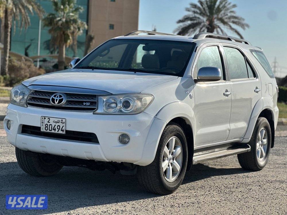 للبيع تويوتا فورتنر v6 ماشي ٢٥٠ الف كيلو1
