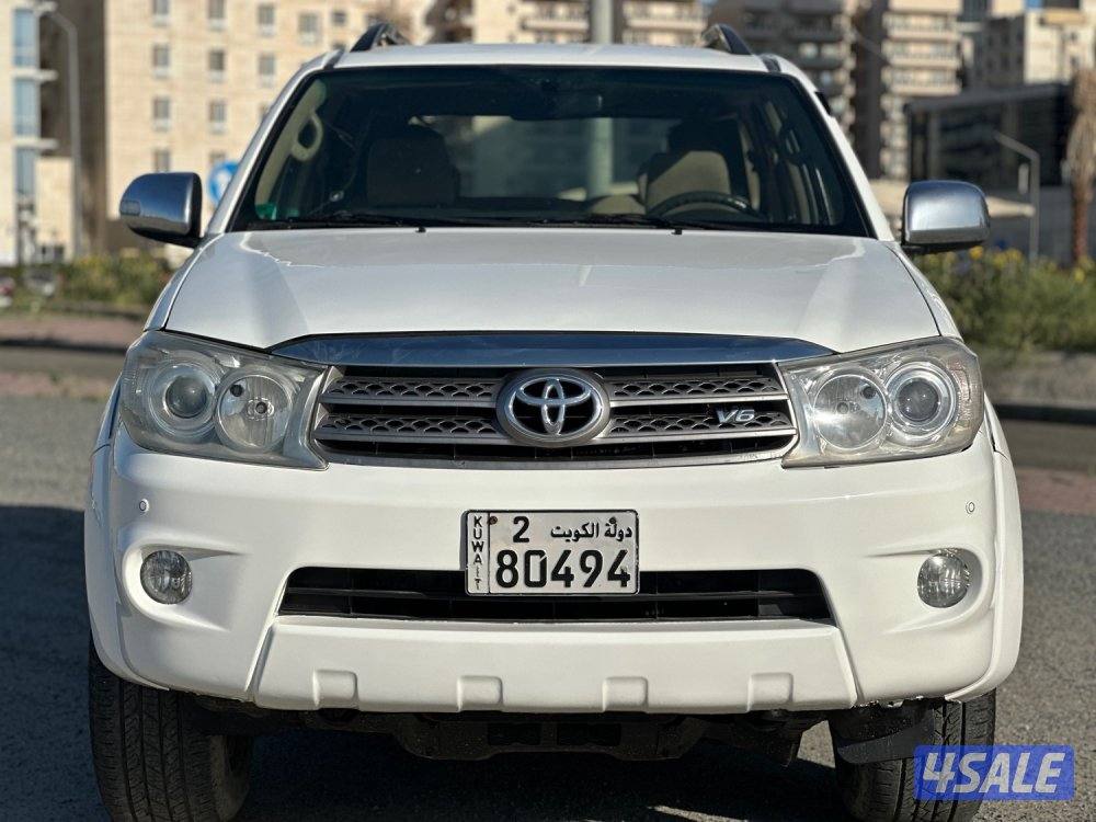 للبيع تويوتا فورتنر v6 ماشي ٢٥٠ الف كيلو2