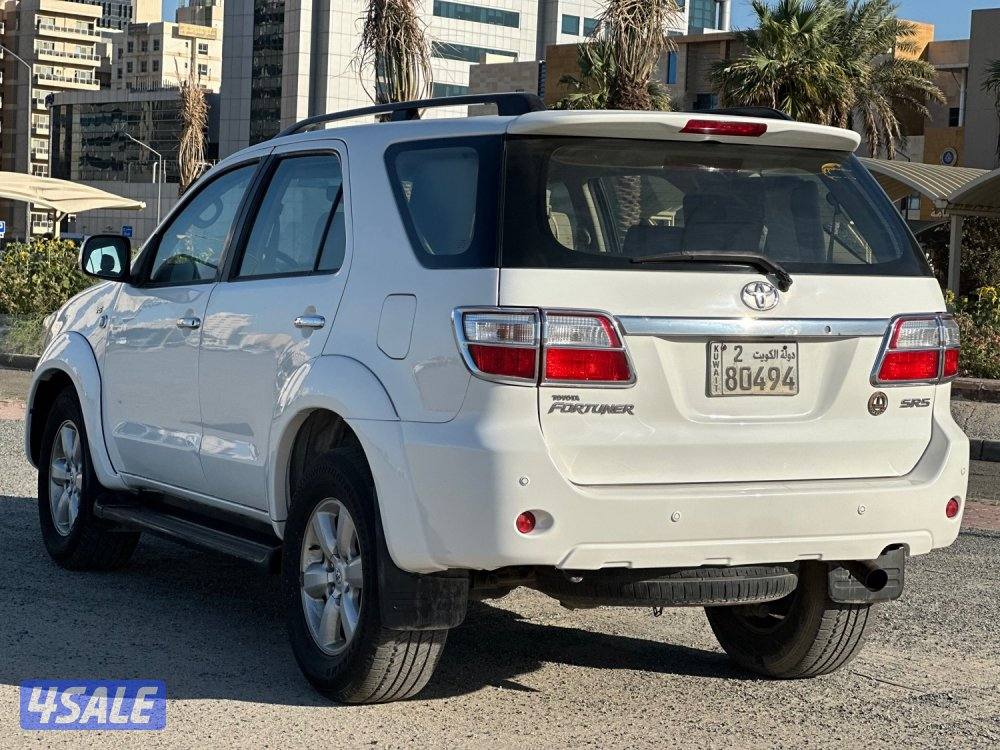 للبيع تويوتا فورتنر v6 ماشي ٢٥٠ الف كيلو3