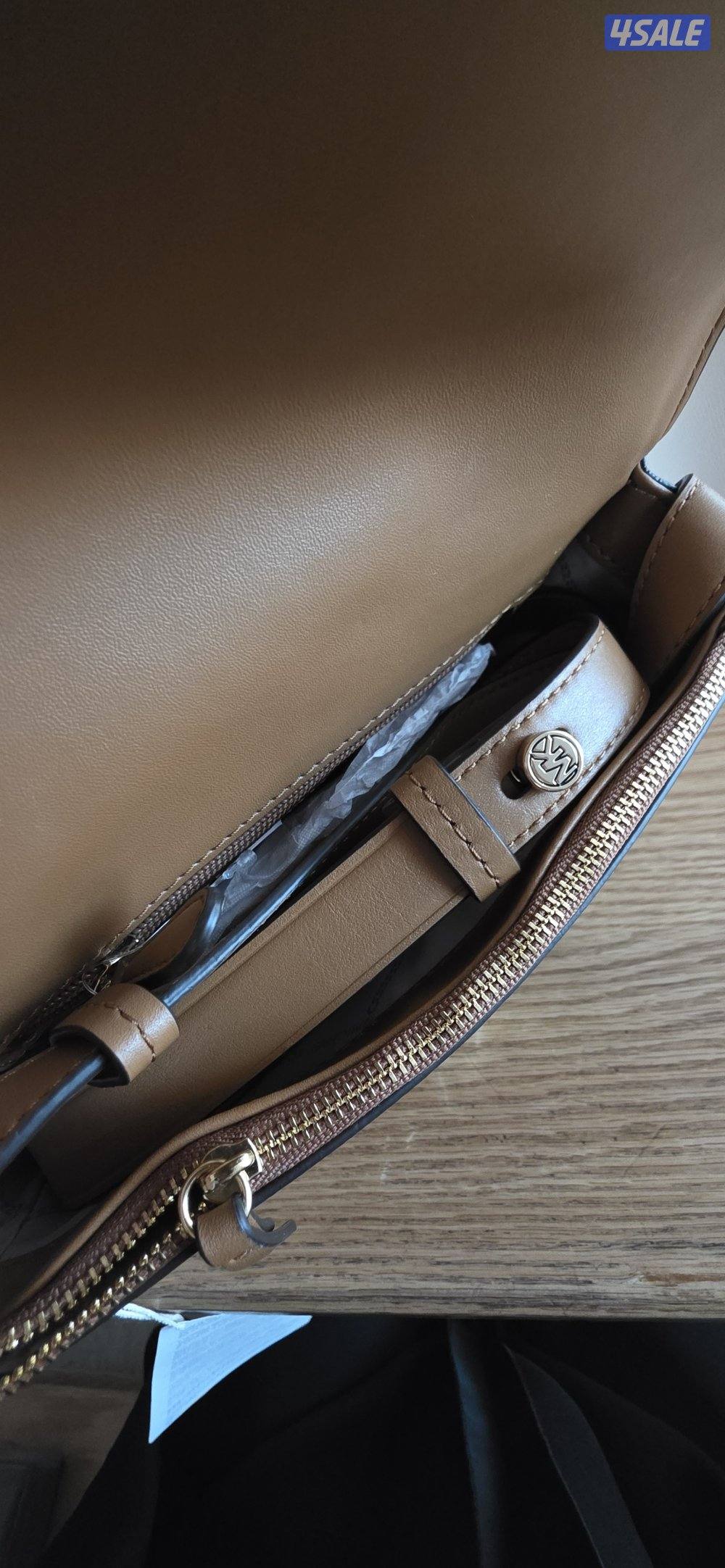 للبيع Michael Kors Hally Bag أصلية 100٪
جديدة بالكامل لون بني سيغنتشر5