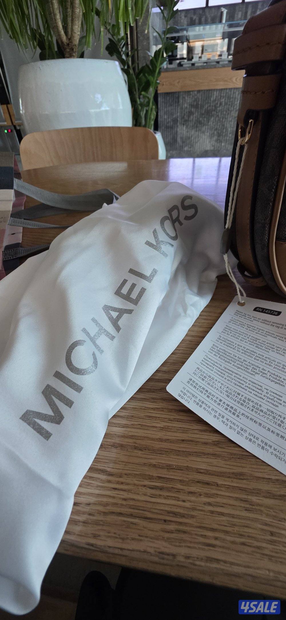 للبيع Michael Kors Hally Bag أصلية 100٪
جديدة بالكامل لون بني سيغنتشر6