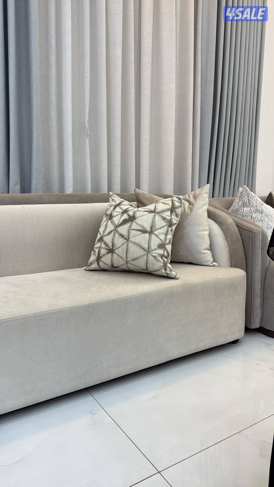 تفصال جميع انواع القنفات والستائر والسجاد والدونيات الرسمية والطاولات4