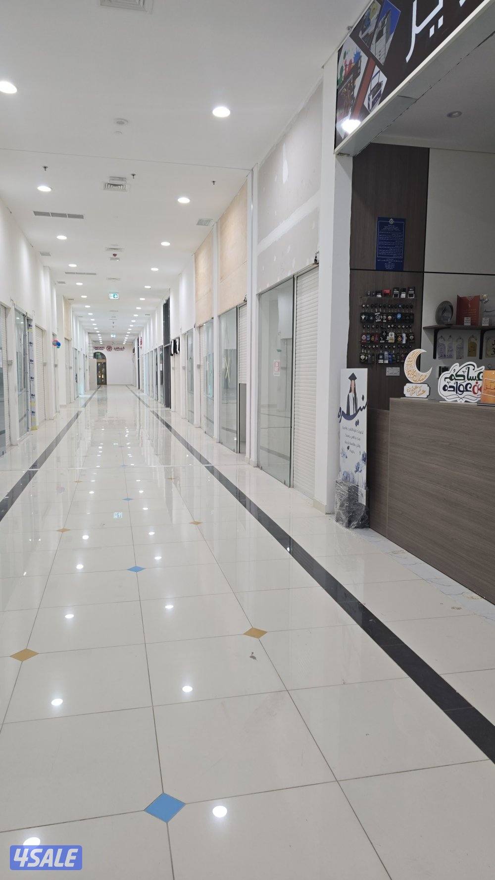 محل للإيجار في وضحى مول2