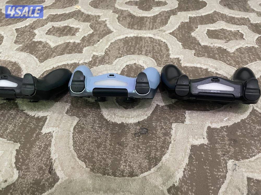 3 يدات بلايستيشن فور ب ألوان مختلفه اليدات مستعمله لكن بحاله نظيفه1