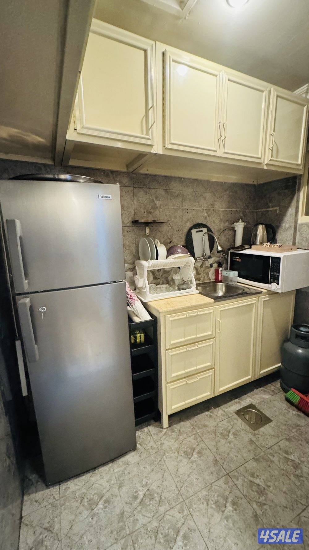 شقه خلو كامله كل شي غرفه وصاله ومطبخ وحمام10