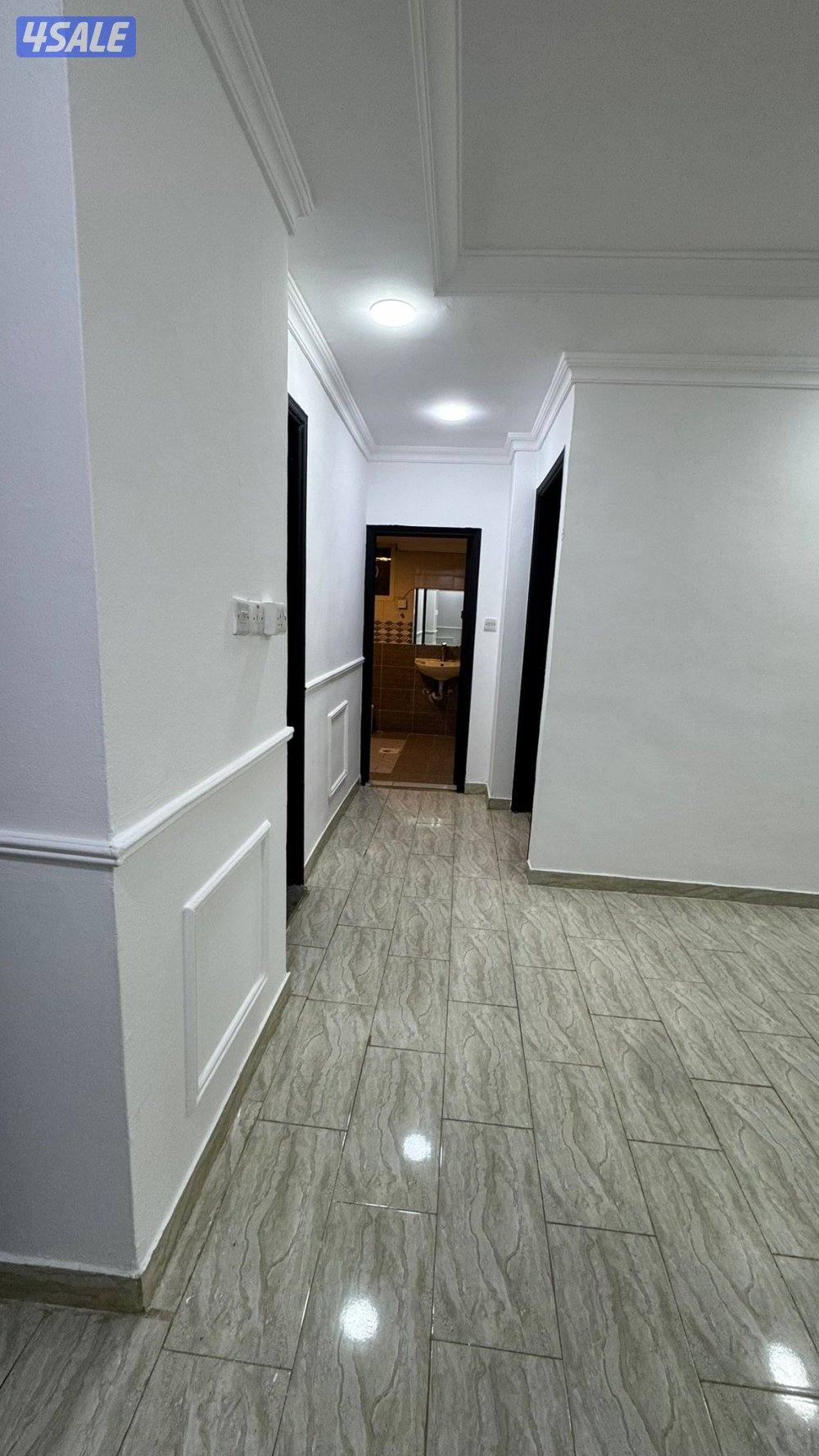 شقه خلو كامله كل شي غرفه وصاله ومطبخ وحمام11