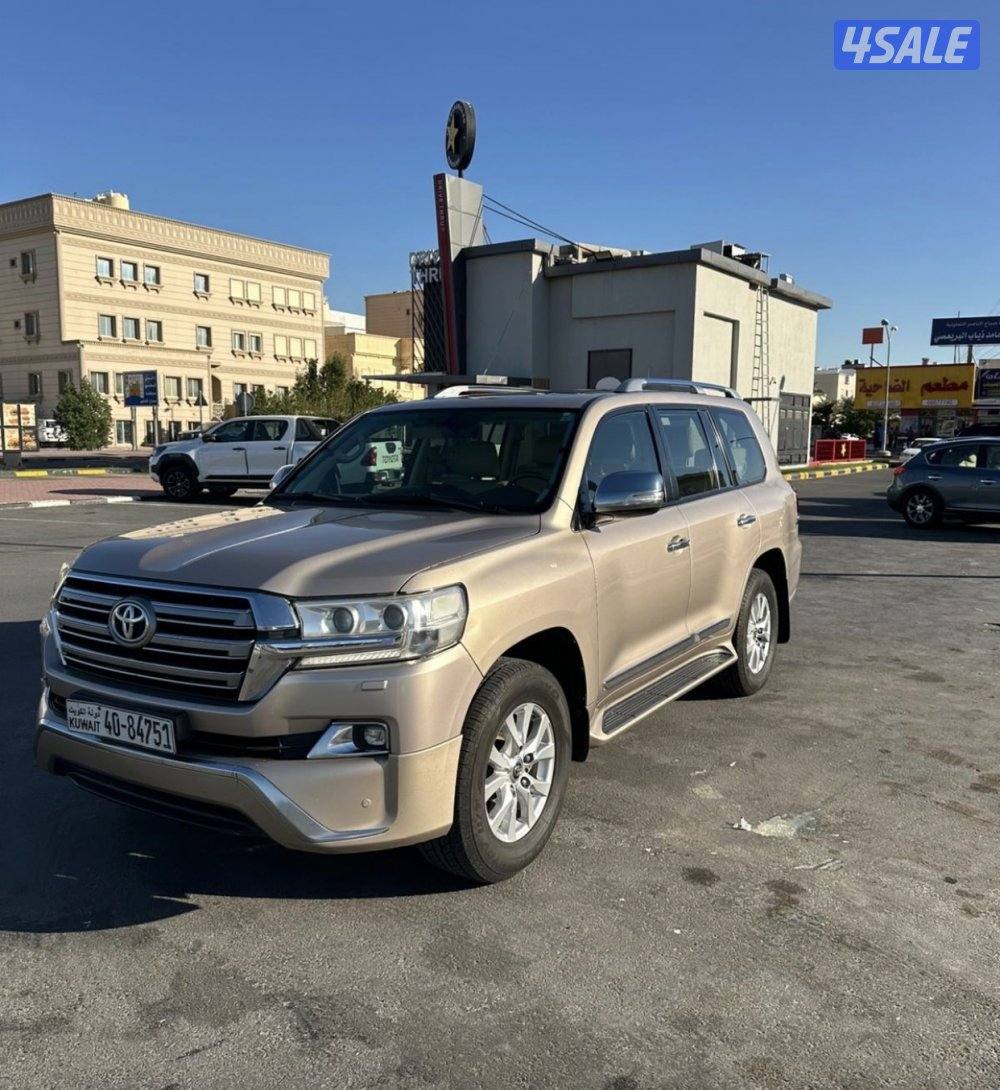 لاندكروز V8 GXR  موديل 2017 وارد الساير شرط الفحص صبغ وكالة2