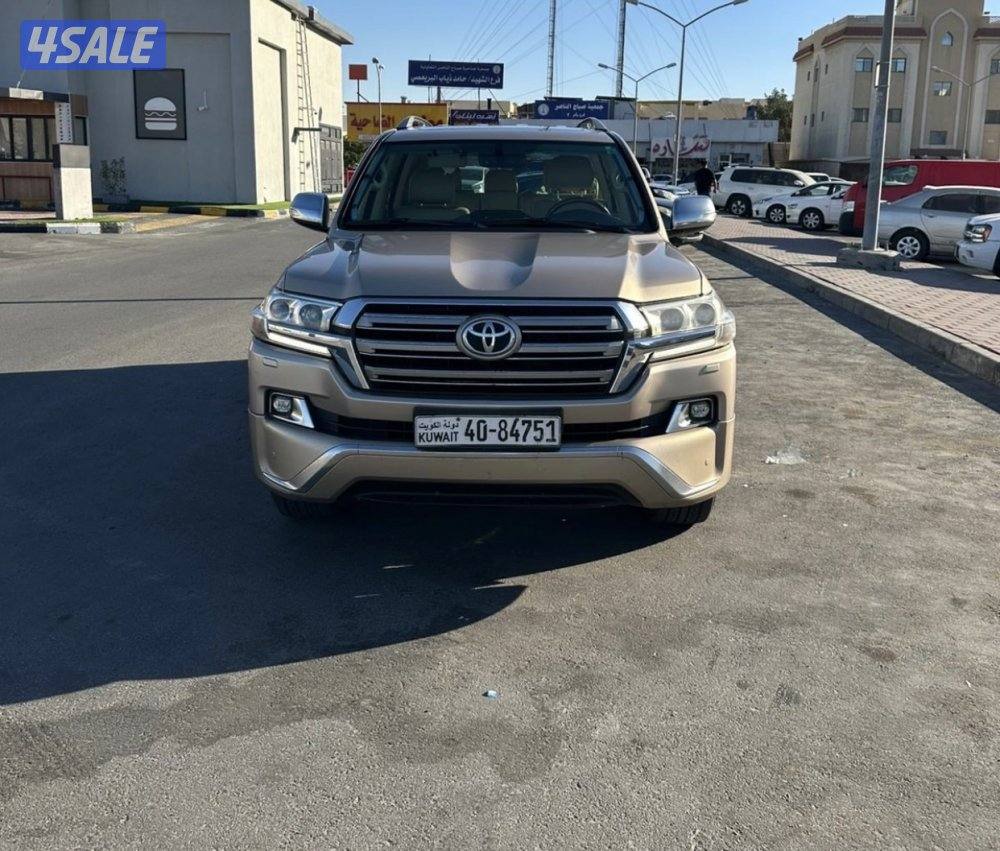 لاندكروز V8 GXR  موديل 2017 وارد الساير شرط الفحص صبغ وكالة1