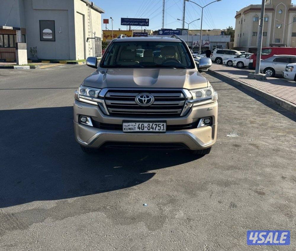 لاندكروز V8 GXR  موديل 2017 وارد الساير شرط الفحص صبغ وكالة9