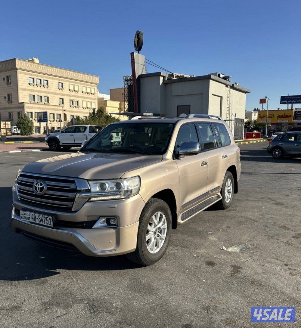 لاندكروز V8 GXR  موديل 2017 وارد الساير شرط الفحص صبغ وكالة8